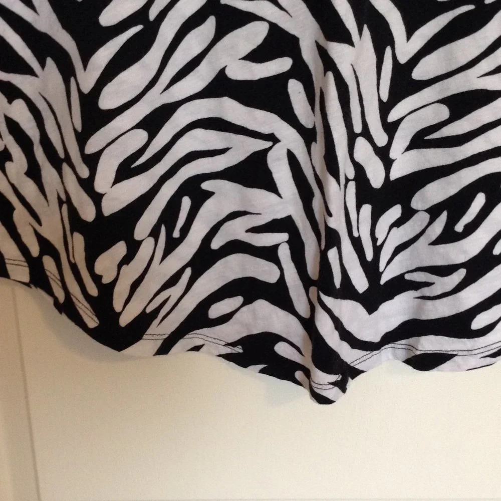 Joe Fresh Short Sleeve Top T-Shirt Size 1X Black White Zebra Print 100% Cotton - Picture 3 of 6